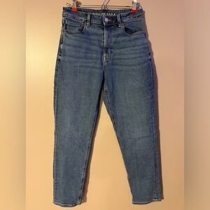 AMERICAN EAGLE MOM JEAN
